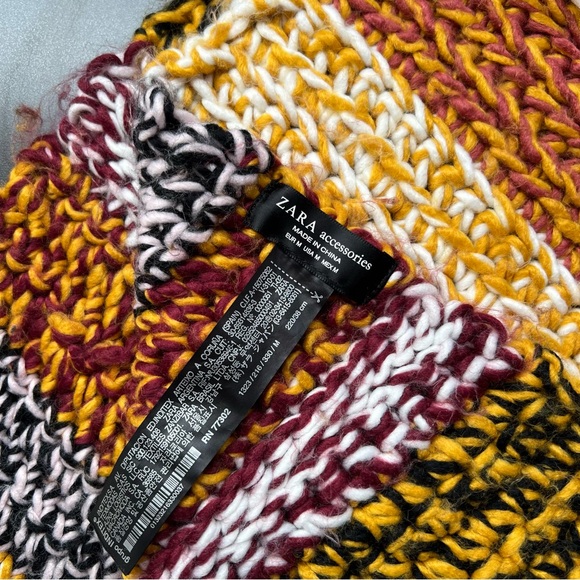 Zara oversized scarf with fringe details - Picture 2 of 2